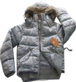 童裝行業(yè)的零售與批發(fā)策略——以福州榮登貿(mào)易為例